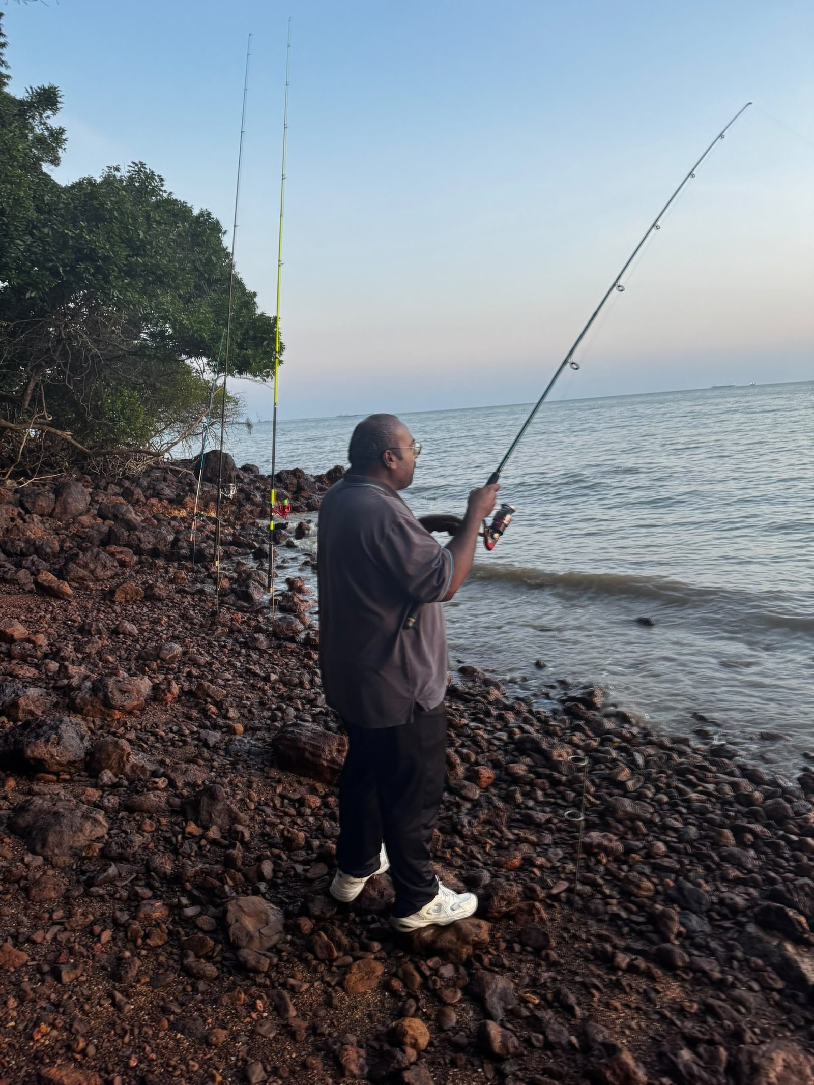 Petang yang sederhana, kenangan yang luar biasa. 🎣