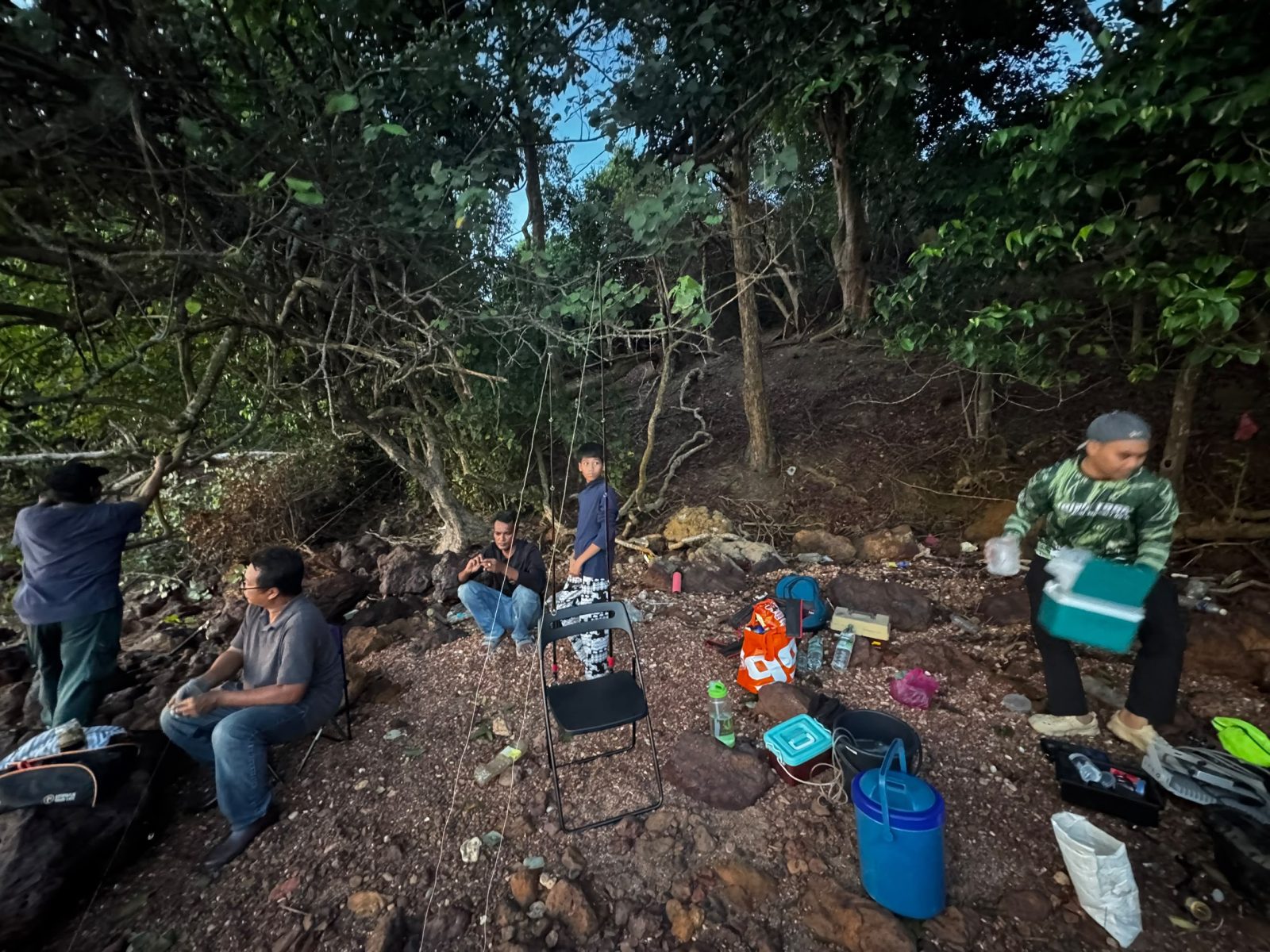 Petang yang sederhana, kenangan yang luar biasa. 🎣