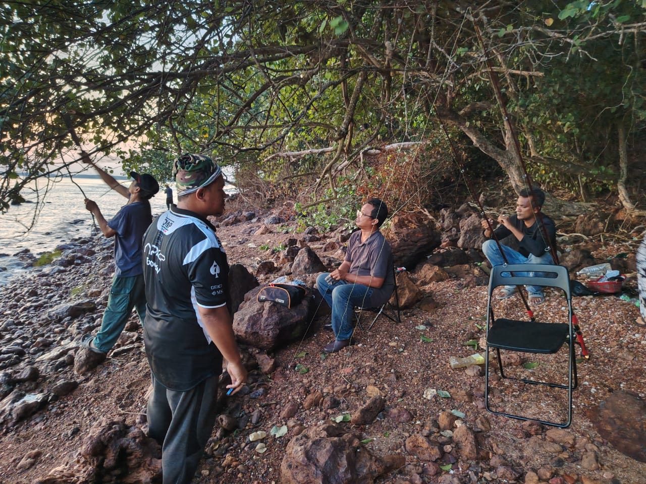 Petang yang sederhana, kenangan yang luar biasa. 🎣